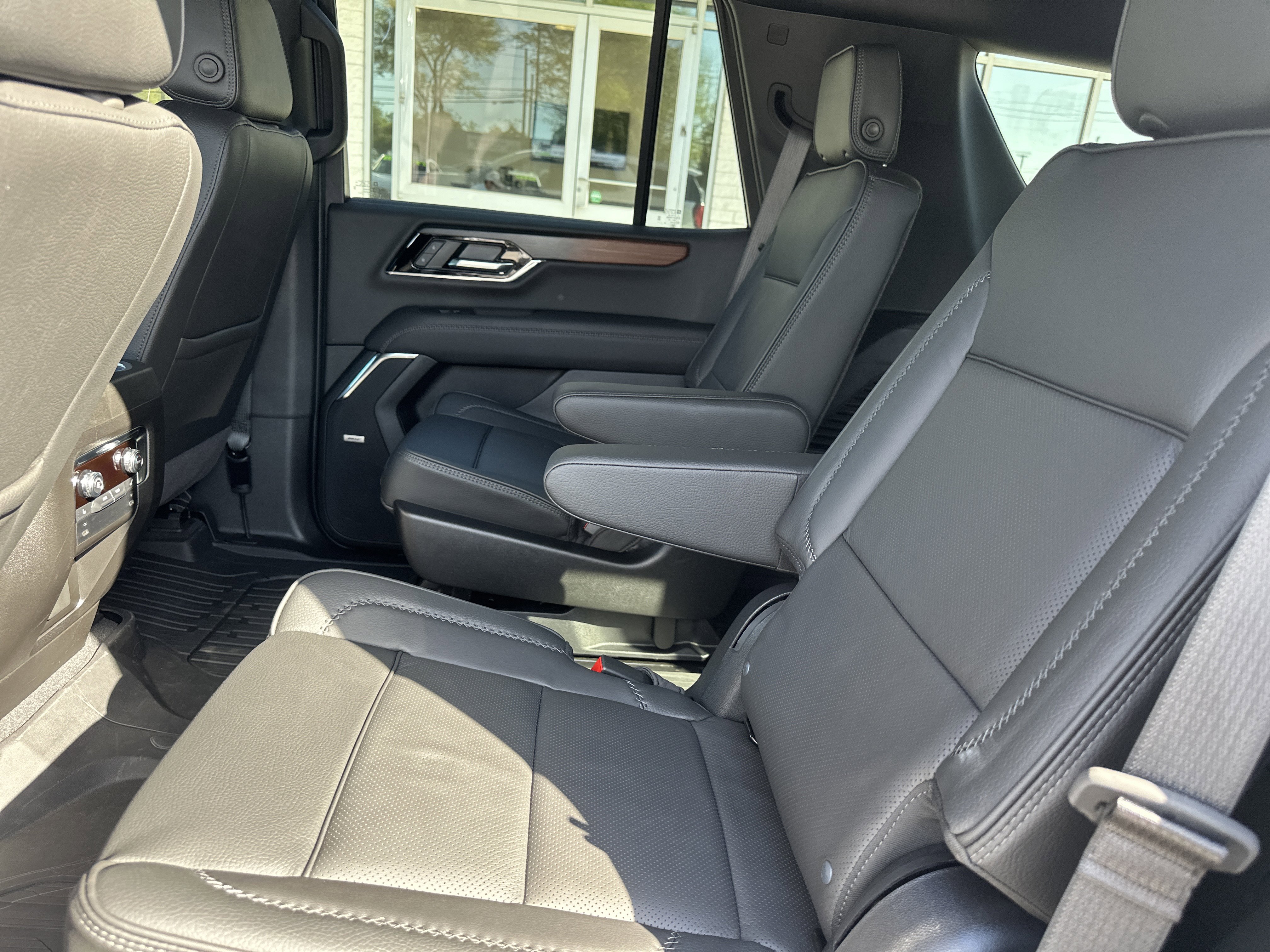 Used 2026 GMC Yukon Denali w/ Sun & Power Step Package image 12