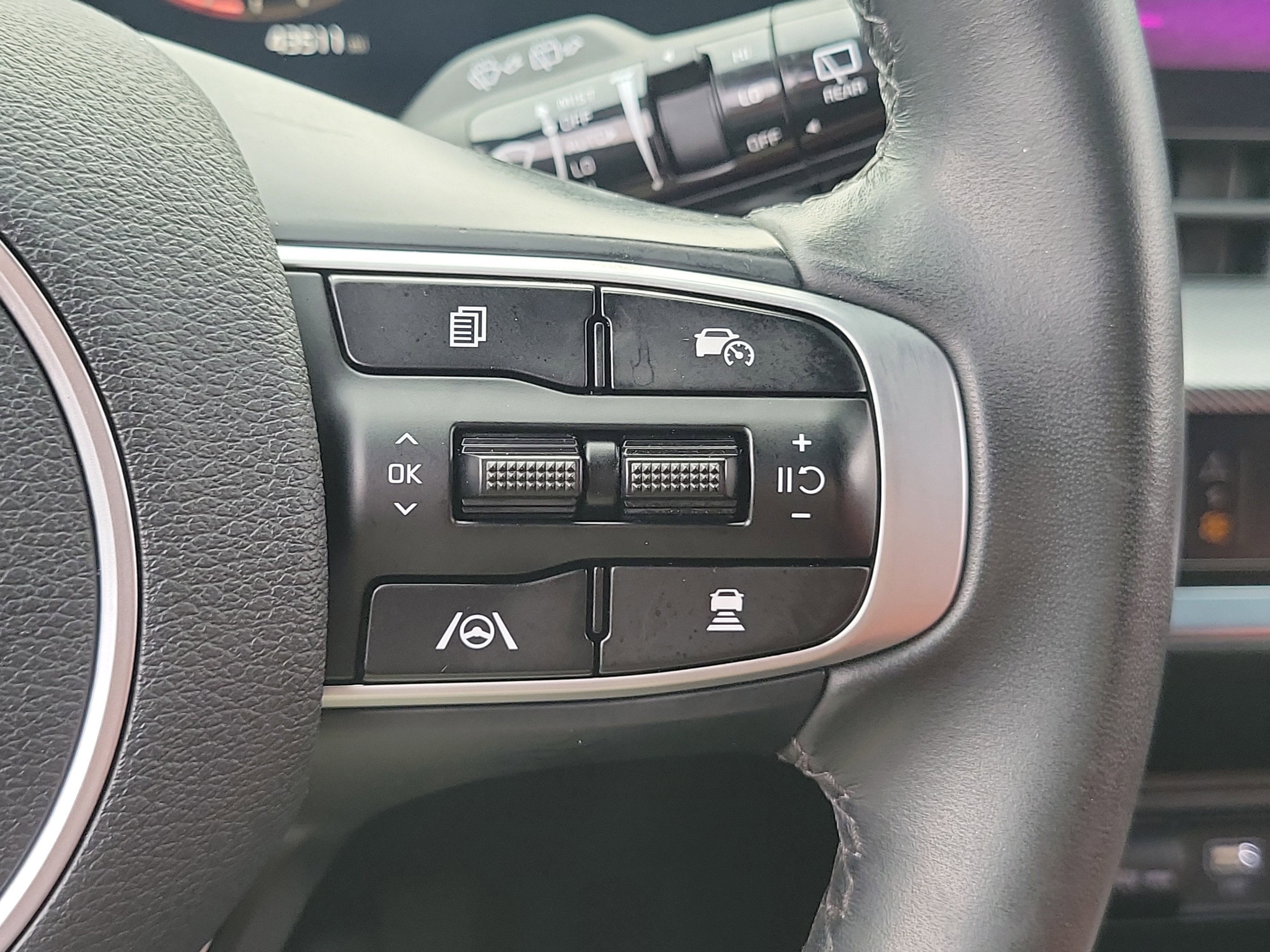 Used 2024 Kia Sportage SX image 32