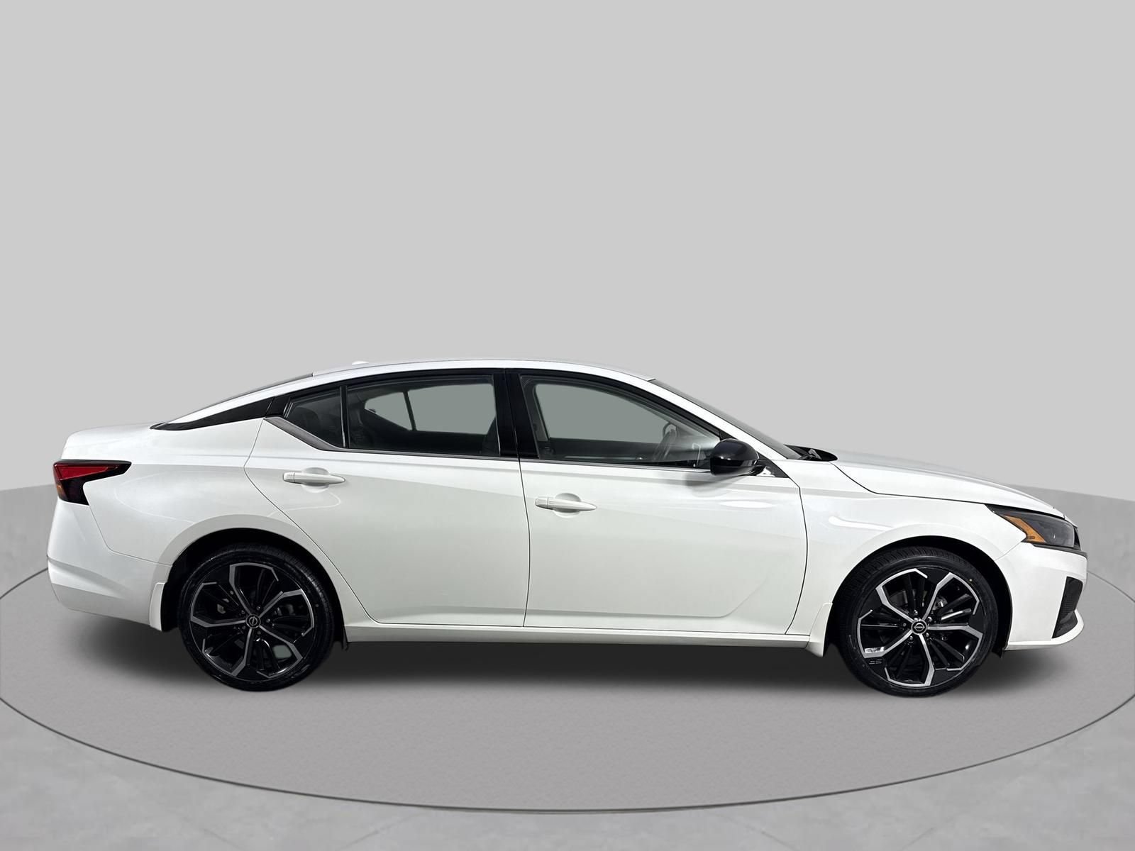Used 2023 Nissan Altima 2.5 SR AWD/4WD image 34