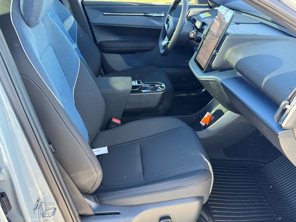 New 2026 Volvo EX30 Plus w/ Protection Package Premier image 10