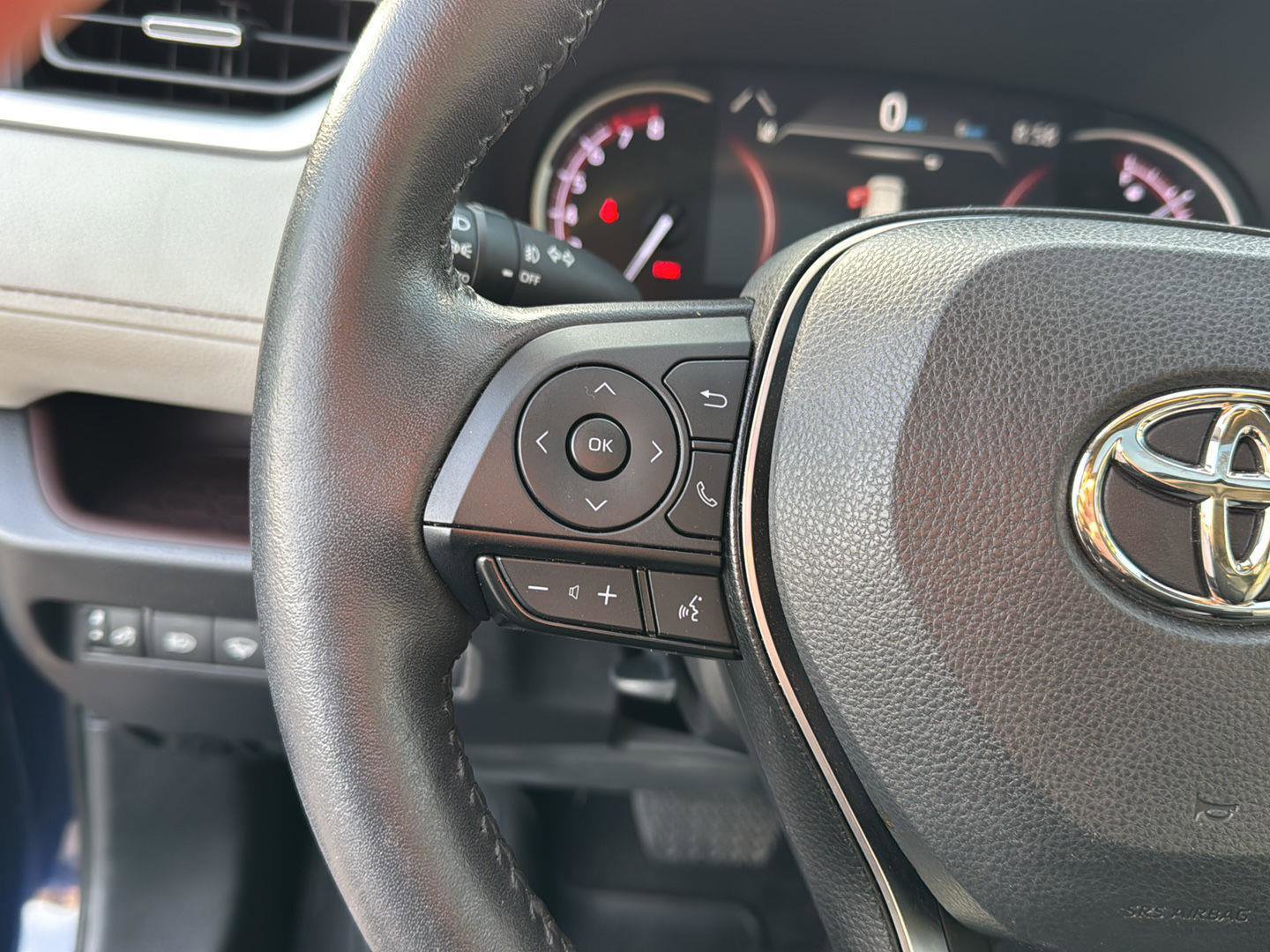 Used 2022 Toyota RAV4 Limited image 18