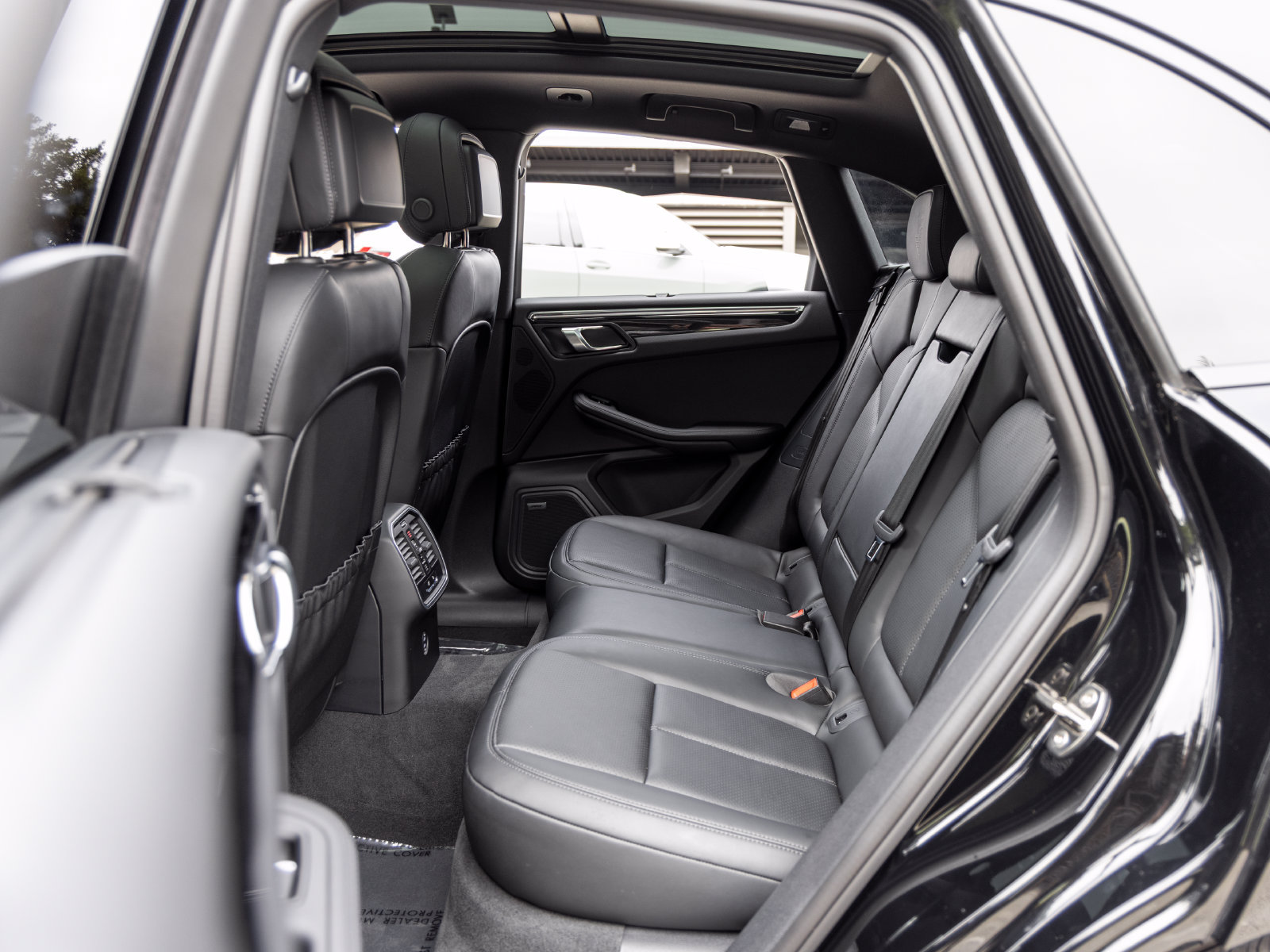 Used 2026 Porsche Macan AWD/4WD image 52