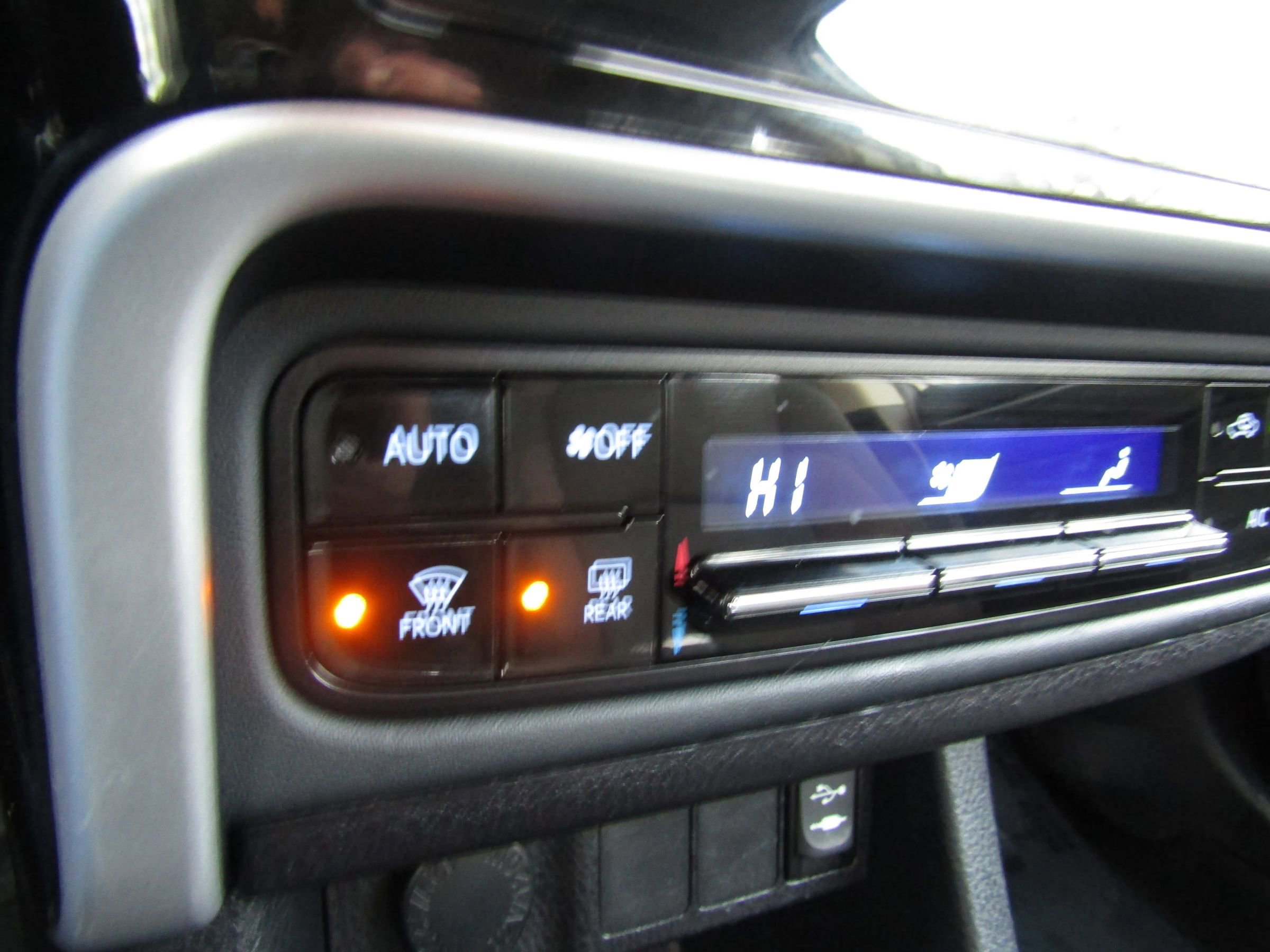 Used 2017 Toyota Corolla LE w/ Carpet Mat Package (TMS) image 19