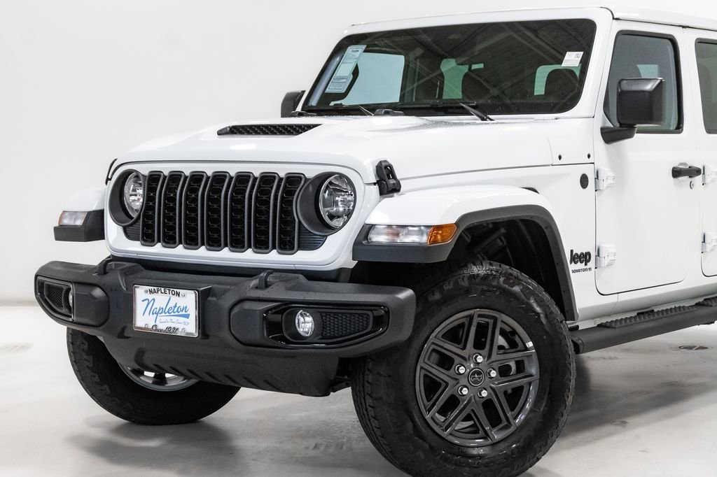 Used 2026 Jeep Gladiator Sport AWD/4WD image 2