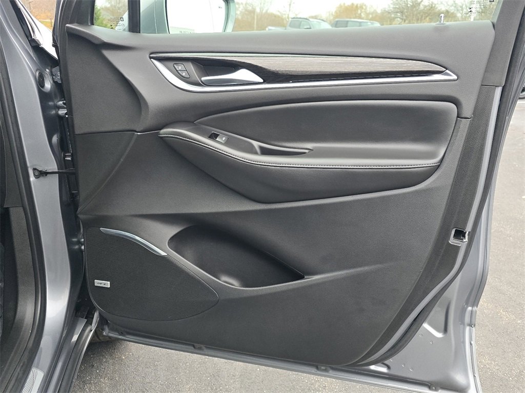 Used 2020 Buick Enclave Avenir w/ Avenir Technology Package image 35