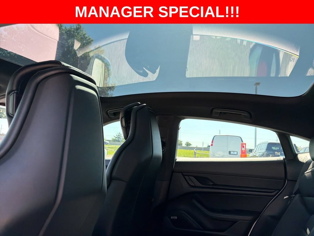 Used 2022 Porsche Taycan RWD image 13
