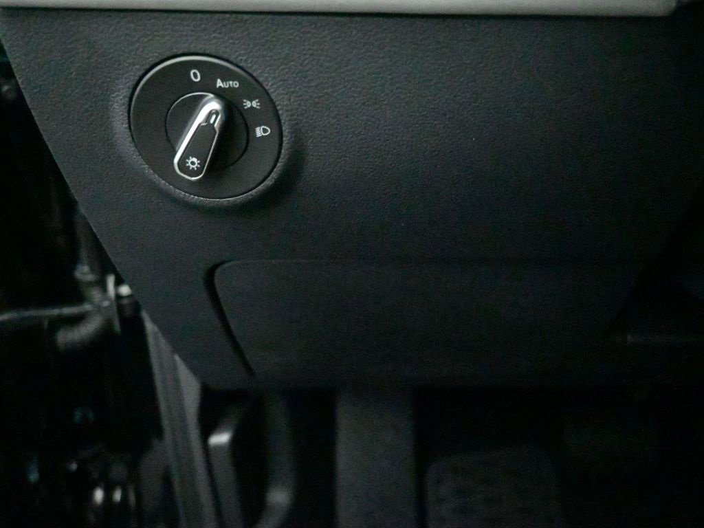 New 2025 Volkswagen Taos SE image 17