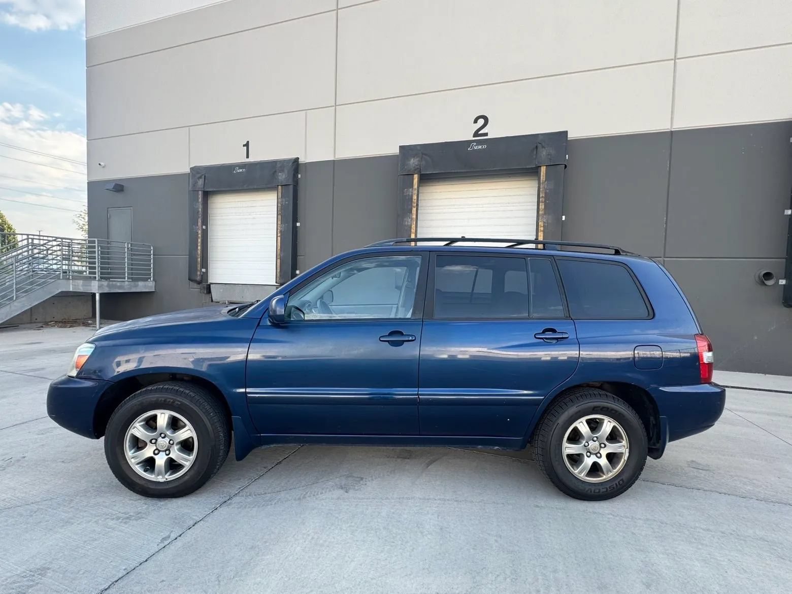 Used 2005 Toyota Highlander 2WD V6 w/ 3rd Row image 2