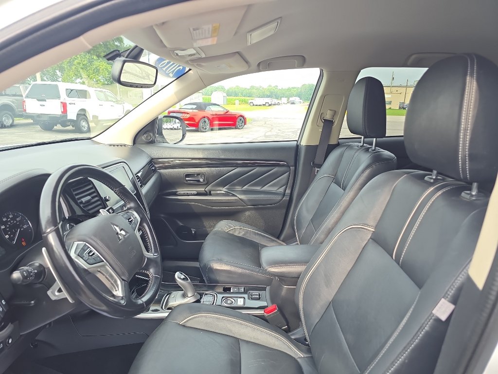 Used 2018 Mitsubishi Outlander SEL AWD/4WD image 14