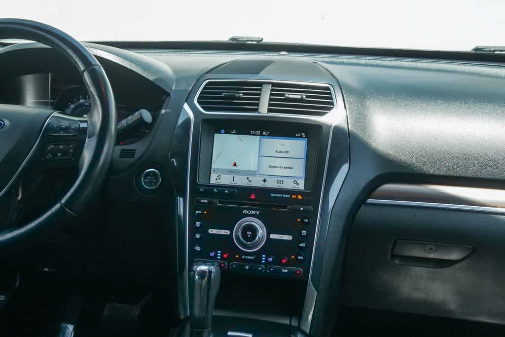 Used 2017 Ford Explorer Limited w/ Equipment Group 301A FWD image 12