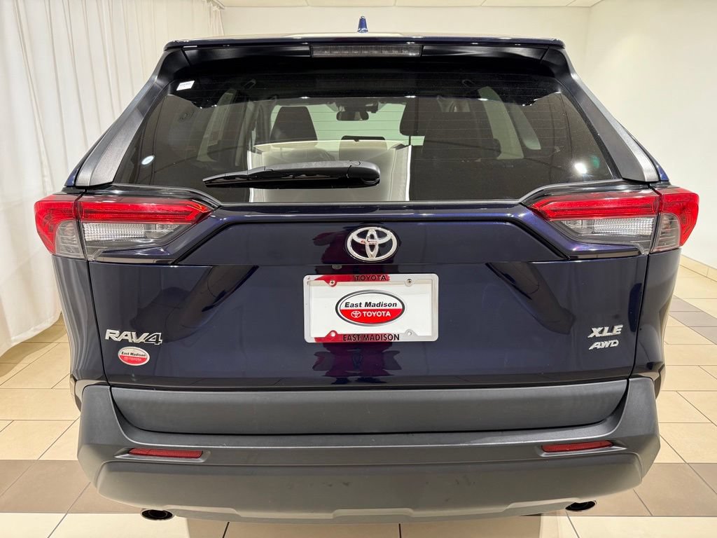 Used 2020 Toyota RAV4 XLE w/ Convenience Package AWD/4WD image 4