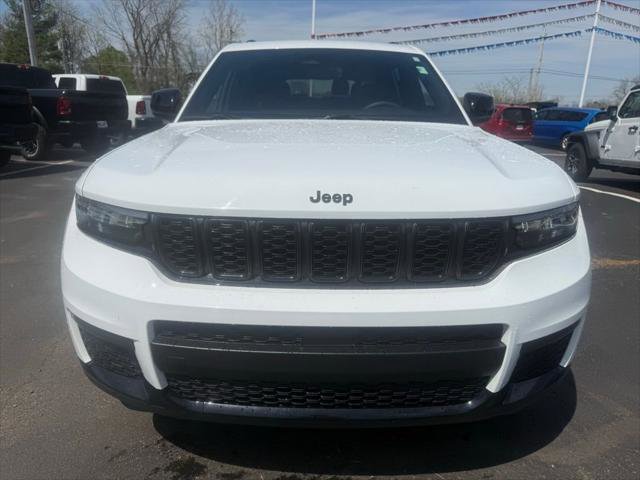 Certified 2024 Jeep Grand Cherokee L Altitude AWD/4WD image 8