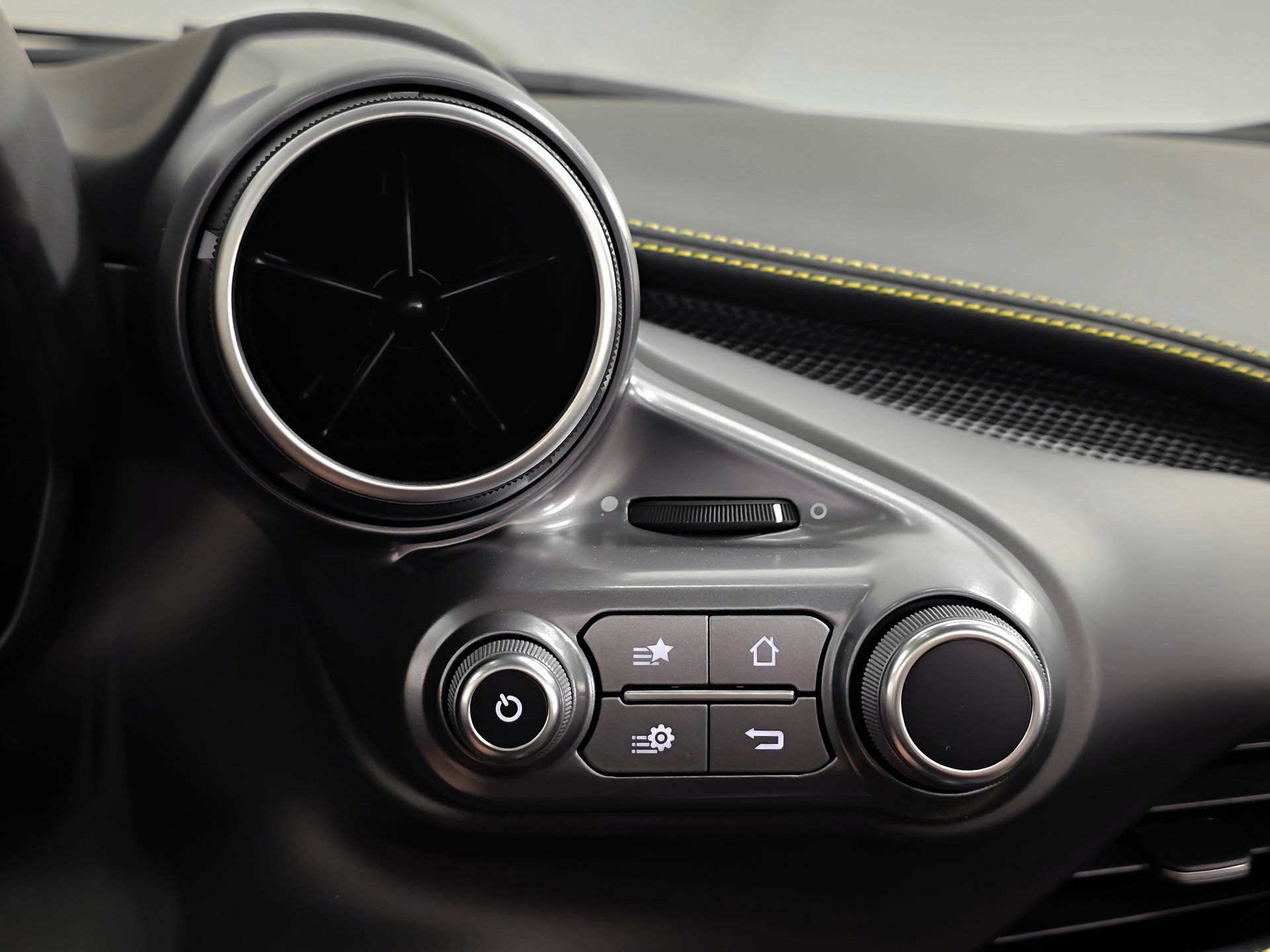 Used 2022 Ferrari F8 Tributo image 30