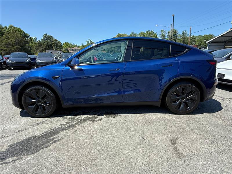 Used 2024 Tesla Model Y Long Range AWD/4WD image 2