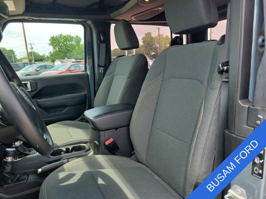 Used 2025 Jeep Wrangler Sport AWD/4WD image 10