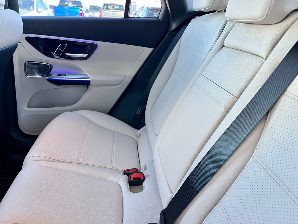 Used 2025 Mercedes-Benz GLC 350e 4MATIC image 52
