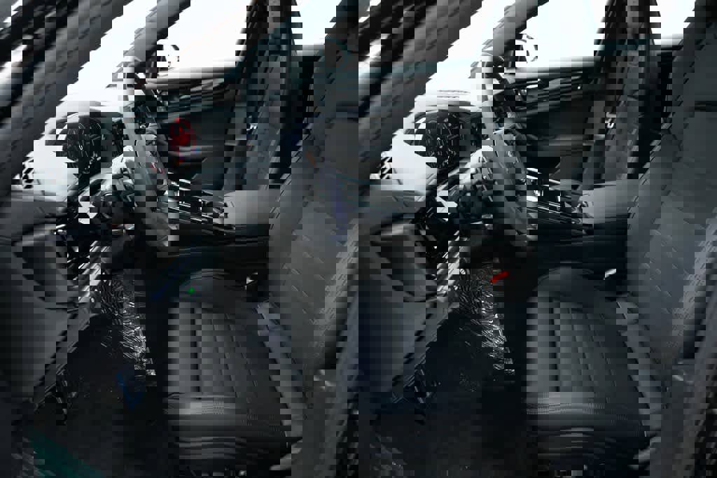 New 2025 Porsche Panamera 4 image 19