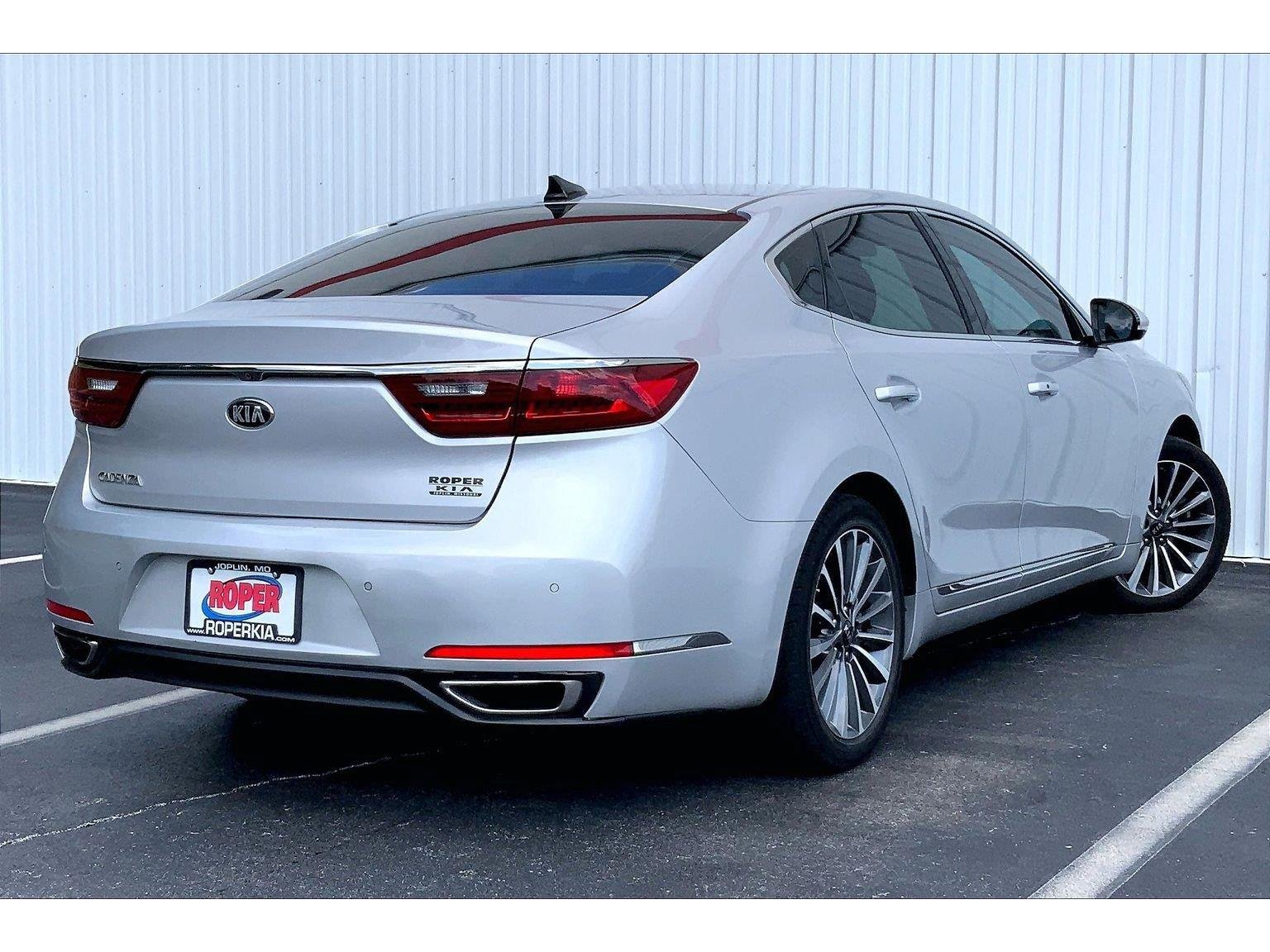Used 2018 Kia Cadenza Premium w/ Luxury Package FWD image 10