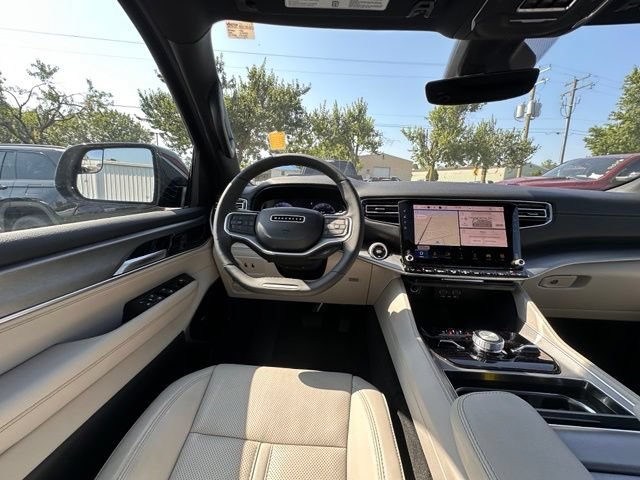 Used 2025 Jeep Wagoneer Series III w/ Premium Group I AWD/4WD image 16