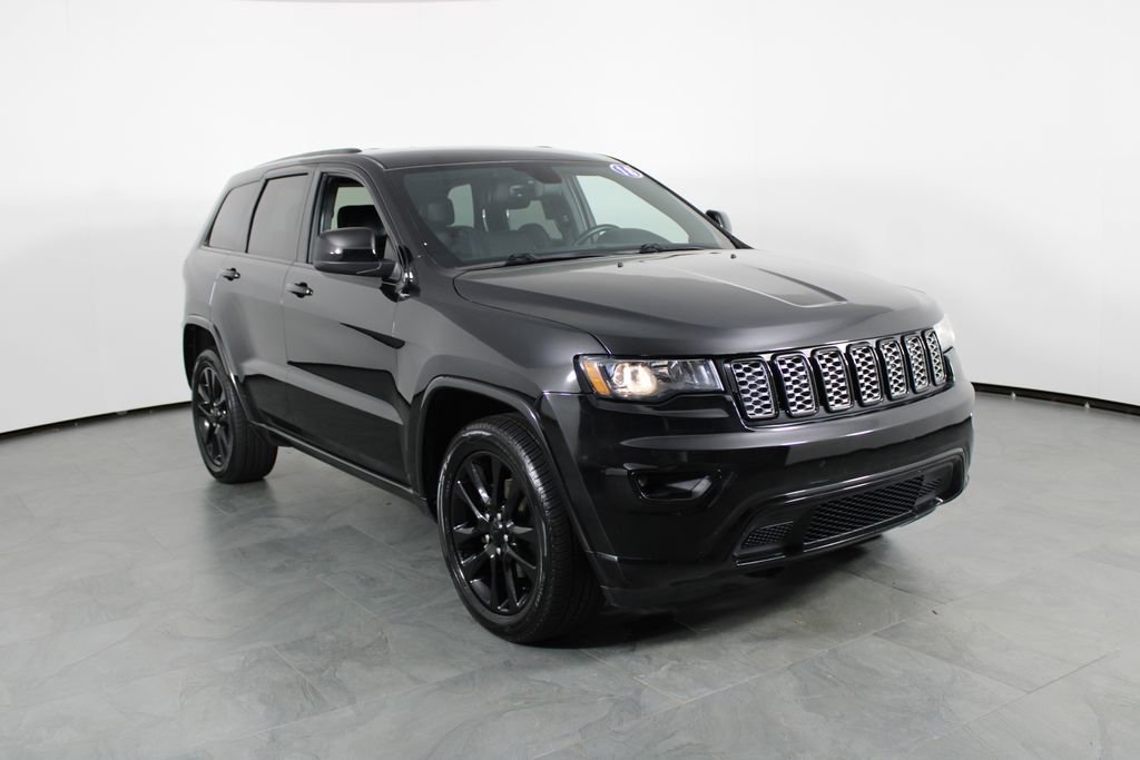 Used 2018 Jeep Grand Cherokee Altitude image 4