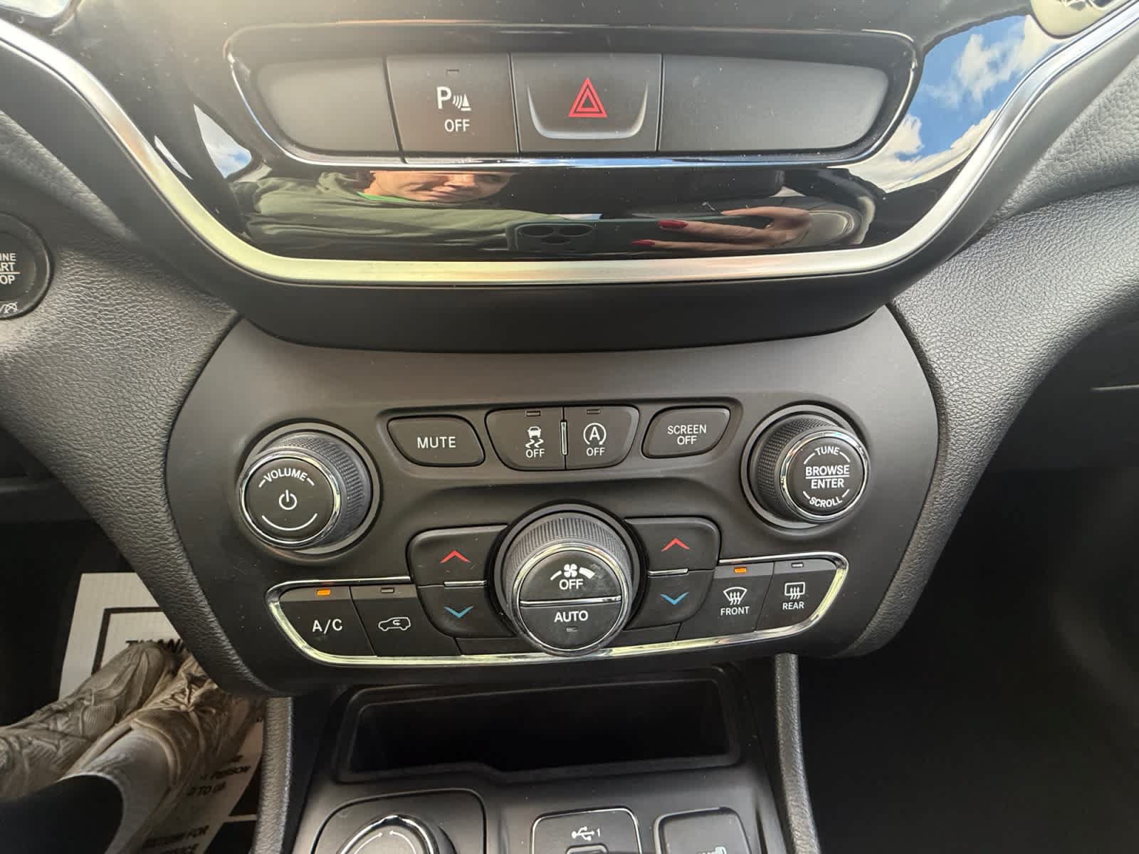 Used 2019 Jeep Cherokee Limited AWD/4WD image 39