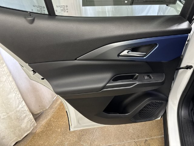 Used 2024 Chevrolet Equinox EV LT FWD image 23