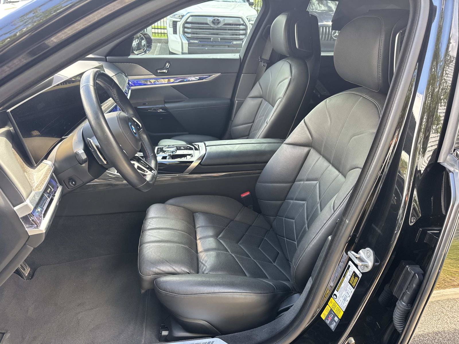 Used 2024 BMW i7 M70 w/ Executive Package AWD/4WD image 20