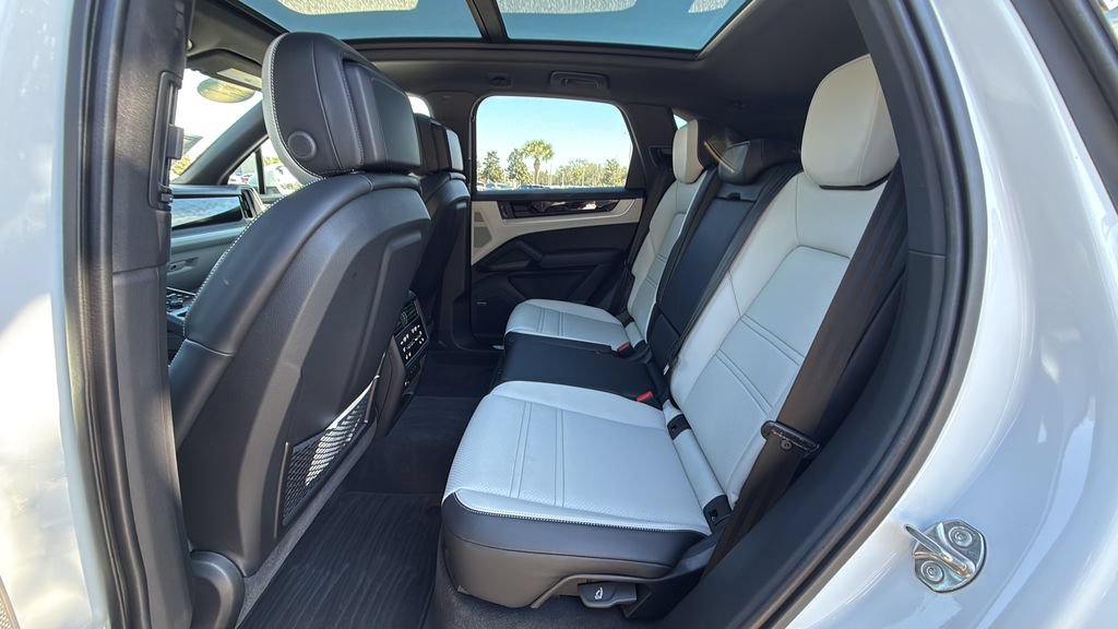 Certified 2026 Porsche Cayenne AWD/4WD image 16