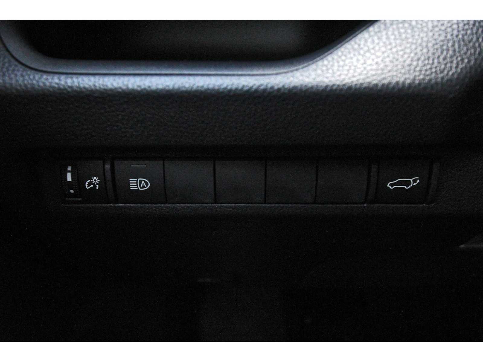 Used 2025 Toyota RAV4 XLE w/ Convenience Package FWD image 18