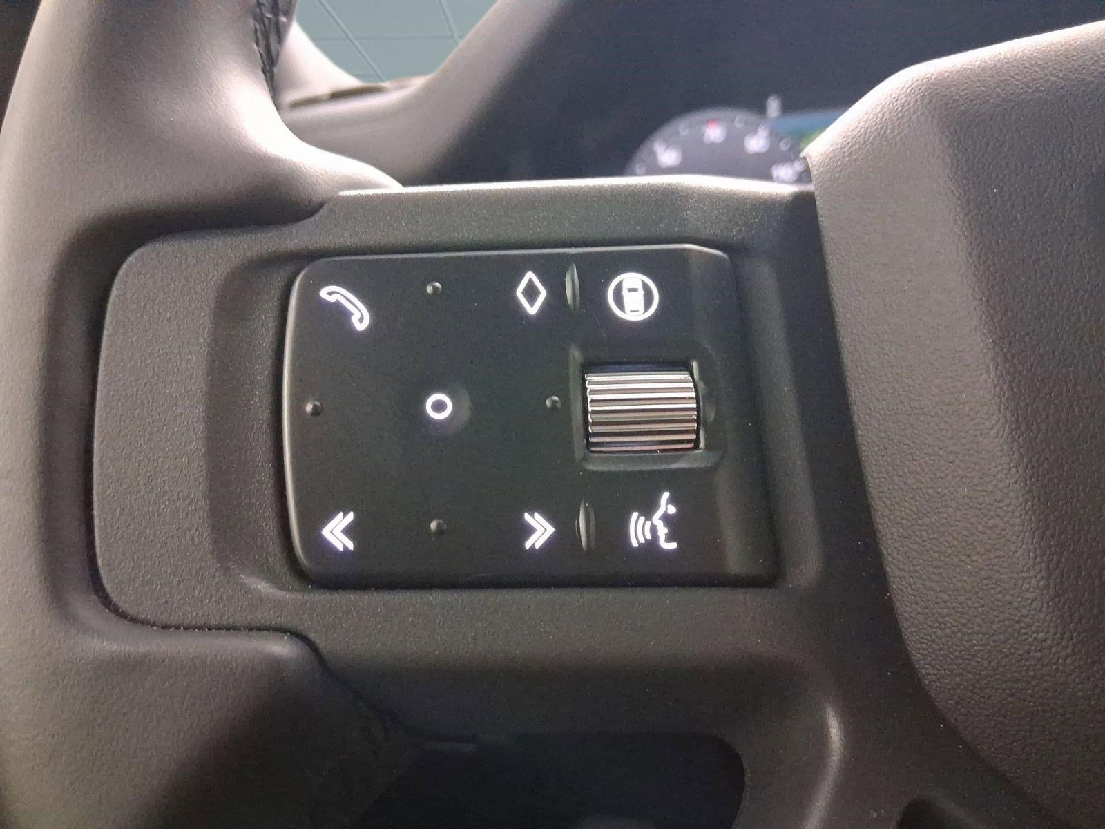 Used 2025 Land Rover Defender 90 S image 12