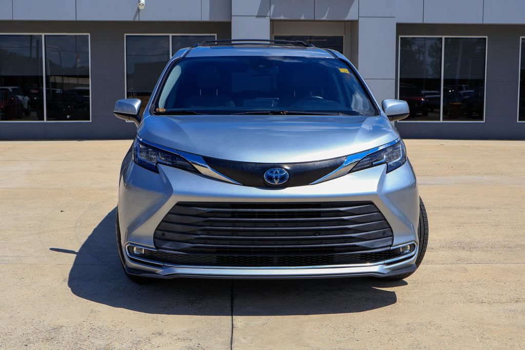 Used 2021 Toyota Sienna XLE FWD image 25