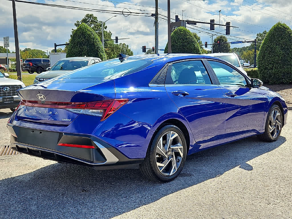 Used 2025 Hyundai Elantra Limited FWD image 4