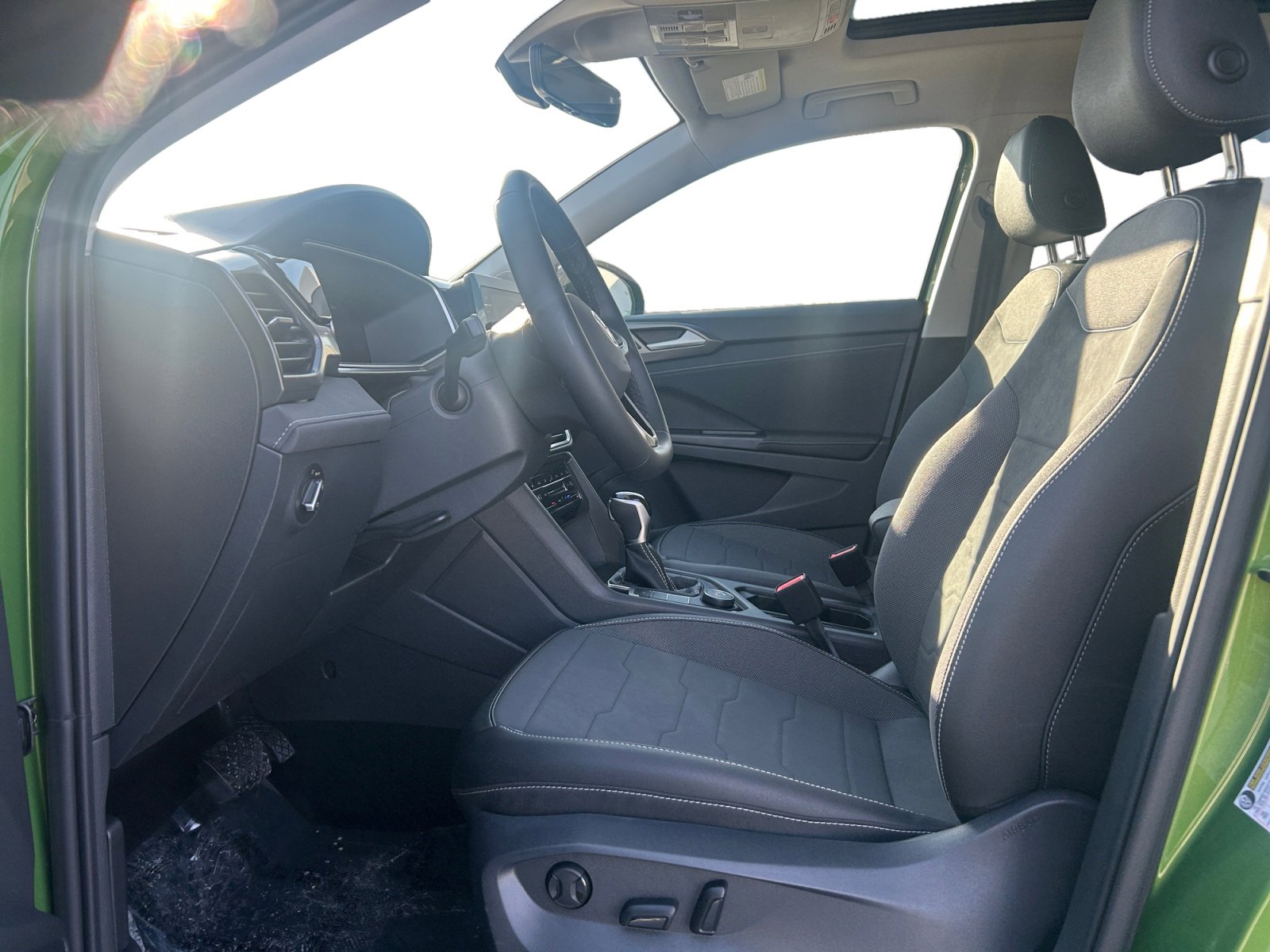 New 2025 Volkswagen Taos SE image 2