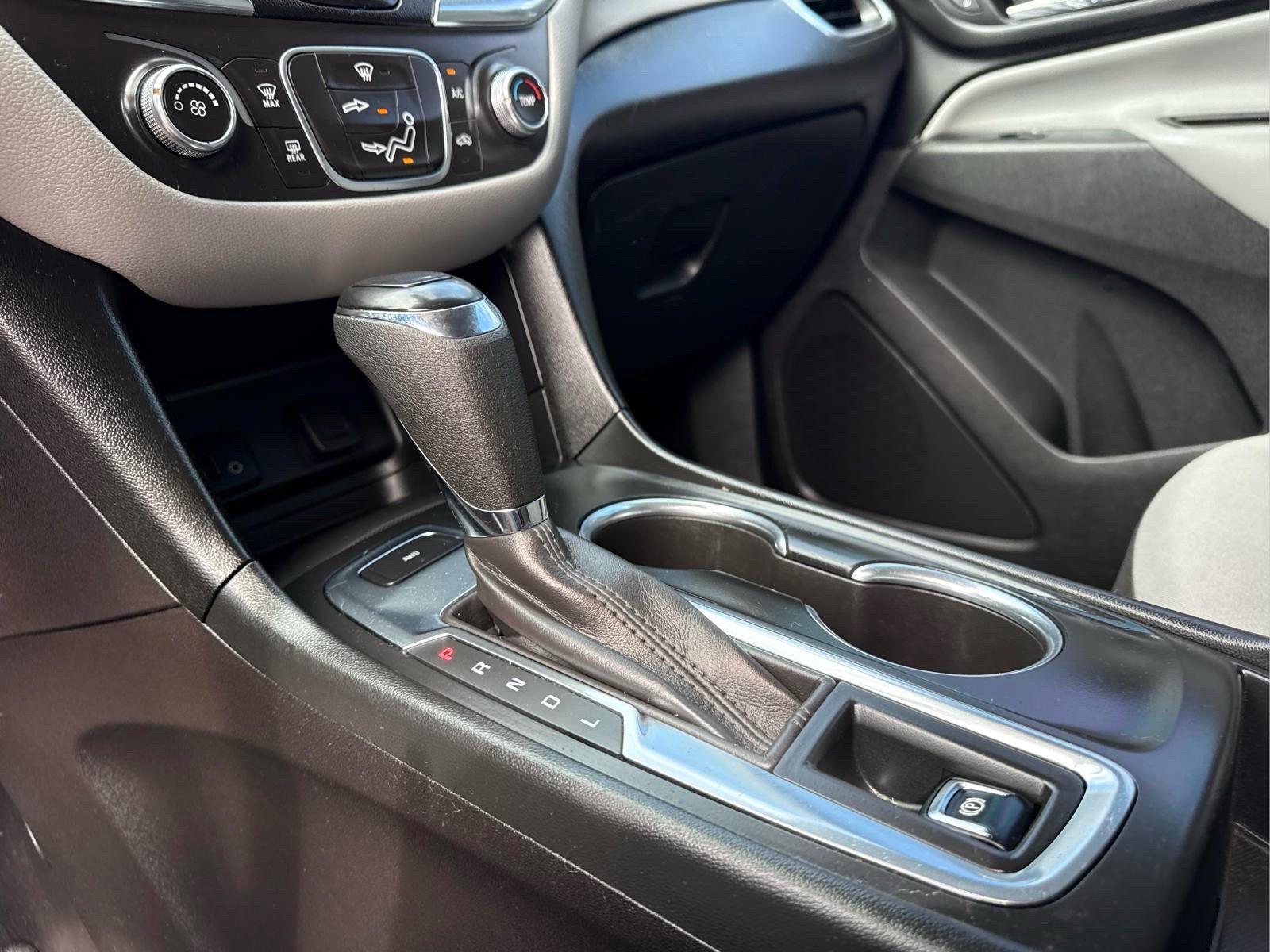 Used 2018 Chevrolet Equinox LS AWD/4WD image 20