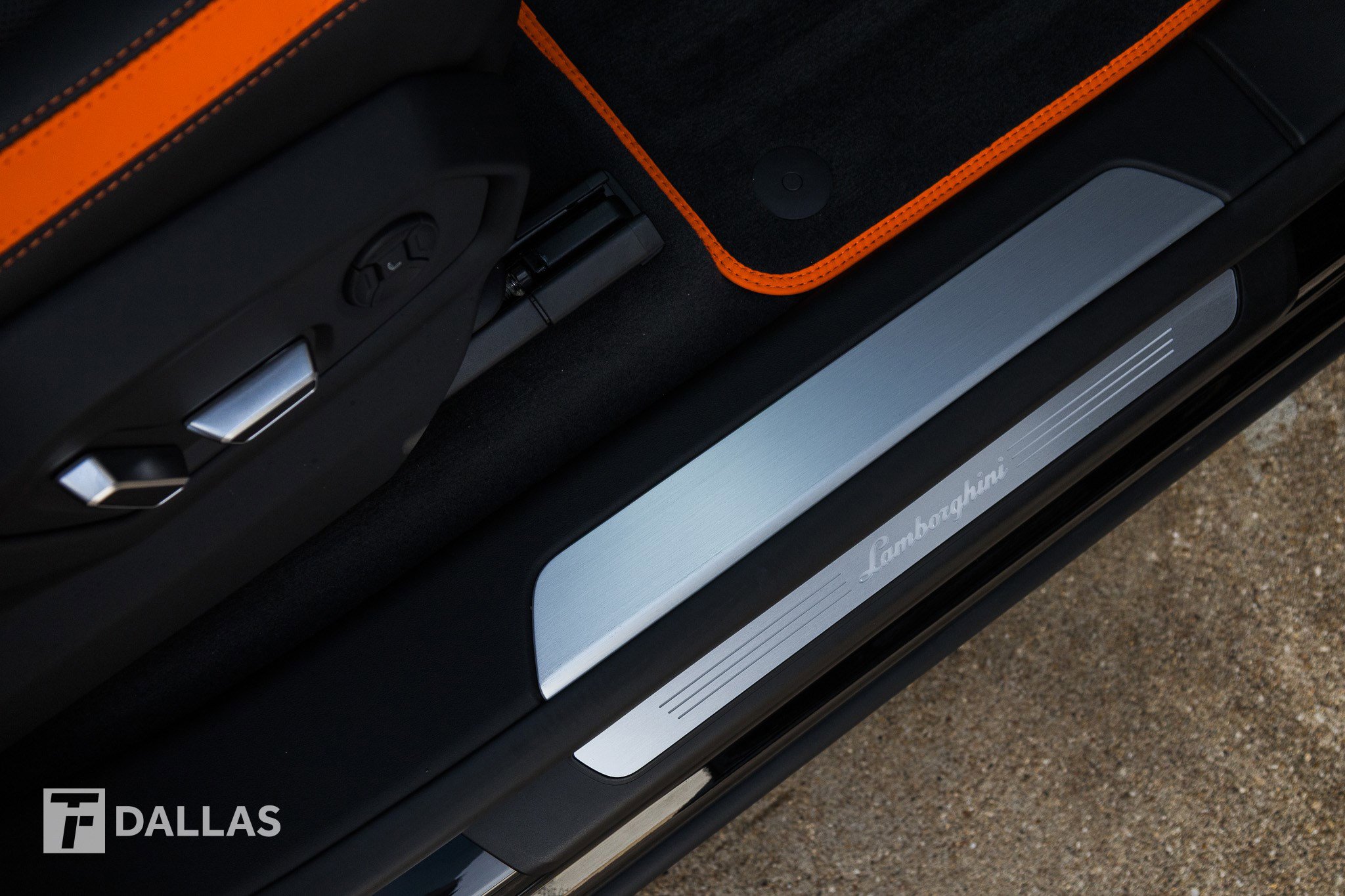 Used 2025 Lamborghini Urus SE image 43