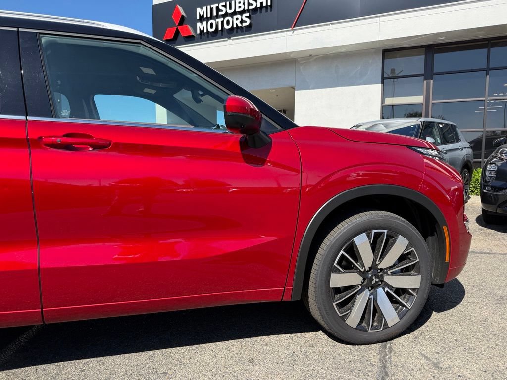 New 2026 Mitsubishi Outlander SEL FWD image 14