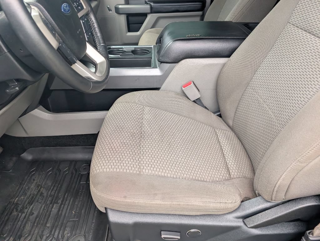 Used 2017 Ford F250 XLT w/ XLT Premium Package AWD/4WD image 8
