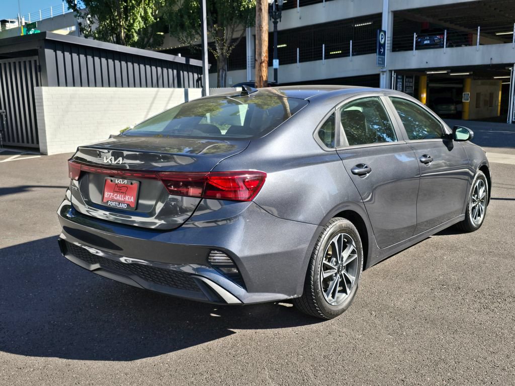 Used 2024 Kia Forte LXS FWD image 3
