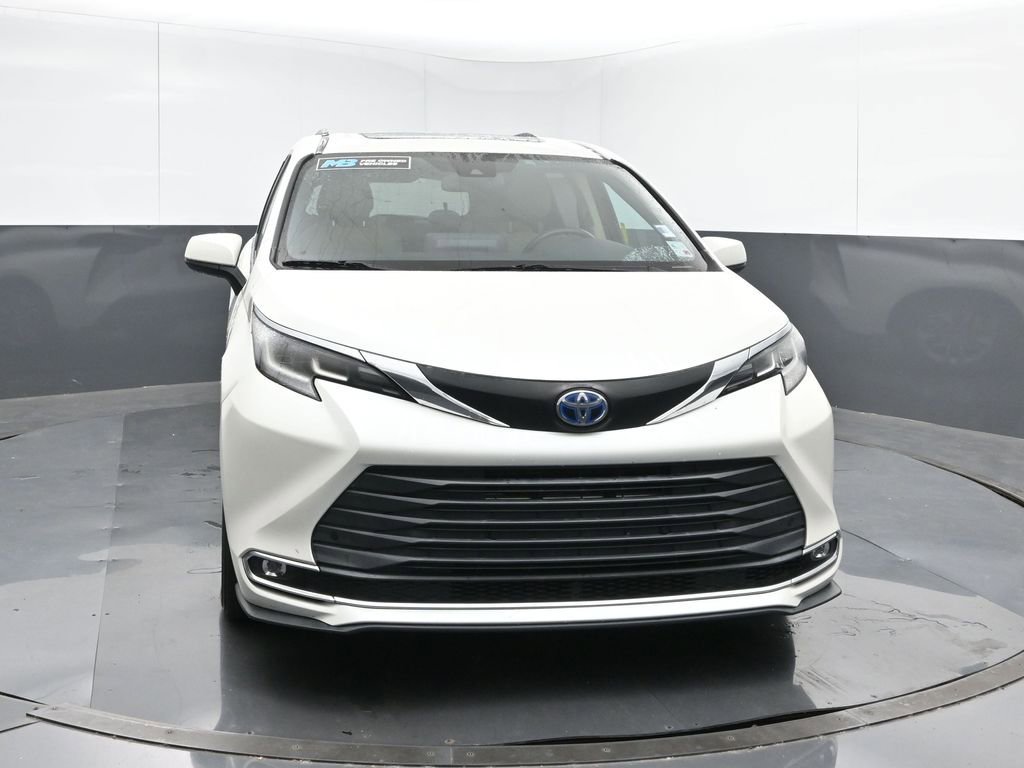 Used 2021 Toyota Sienna XLE image 8