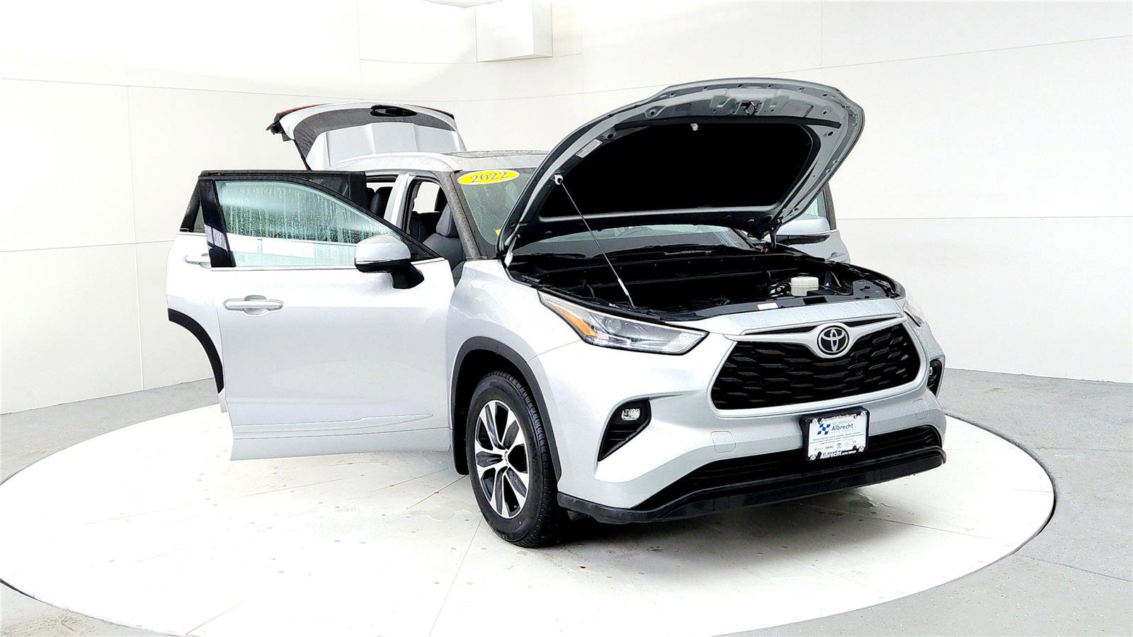 Used 2022 Toyota Highlander XLE image 9