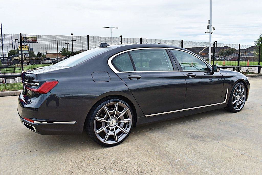 Used 2022 BMW 740i RWD image 5