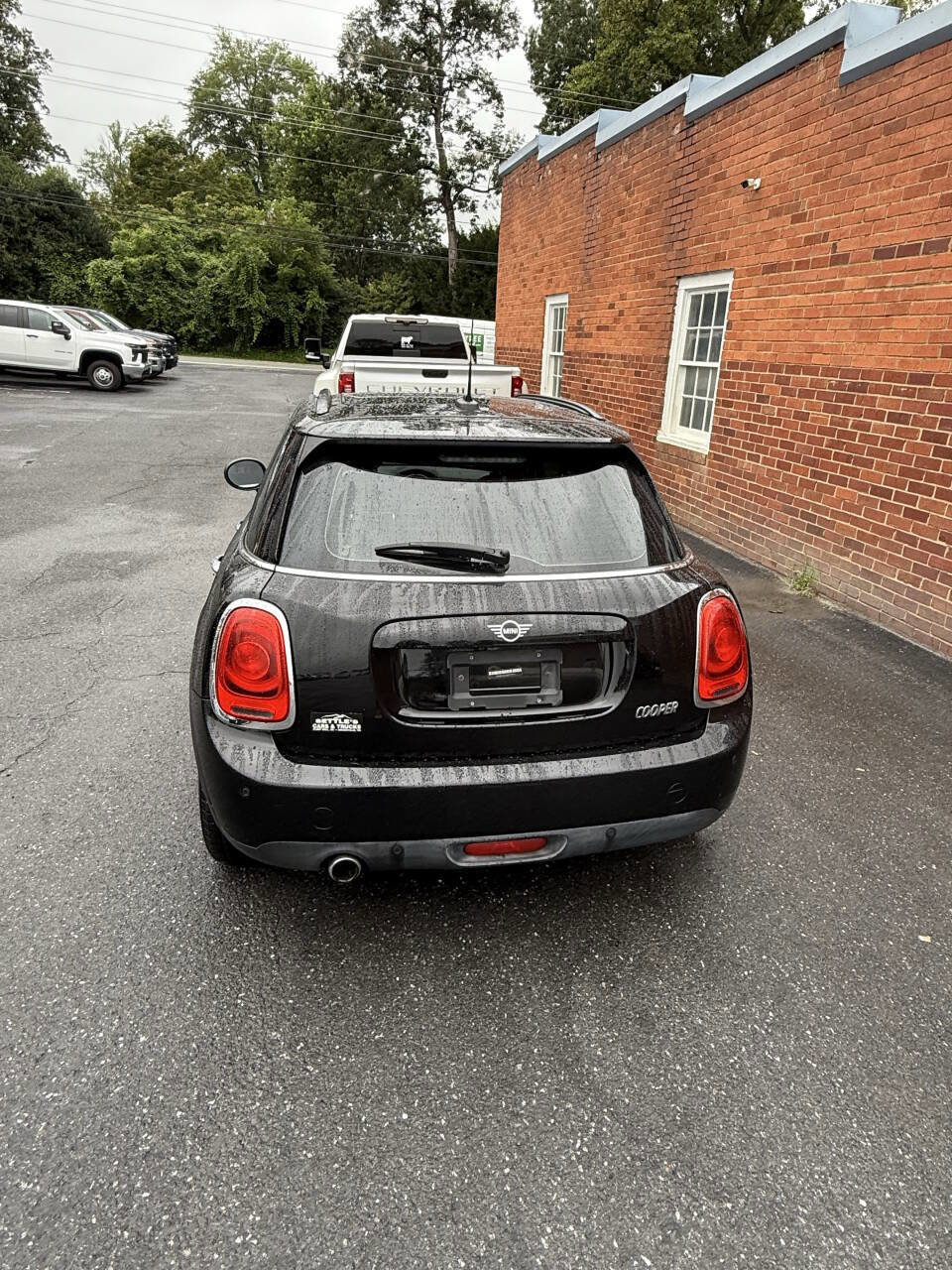 Used 2019 MINI Cooper 4-Door Hardtop image 4