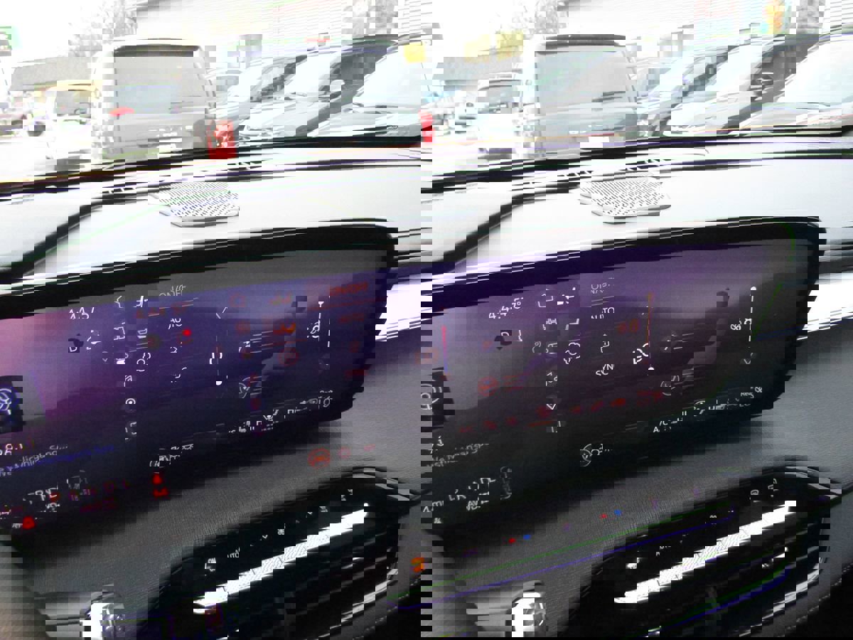 Used 2025 Buick Enclave Preferred image 16