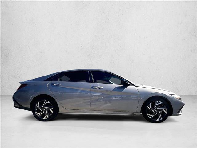 Used 2025 Hyundai Elantra Sport FWD image 5