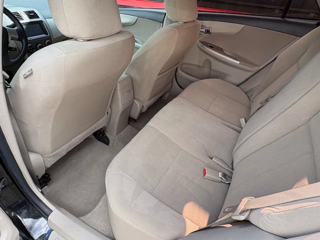 Used 2011 Toyota Corolla LE FWD image 13
