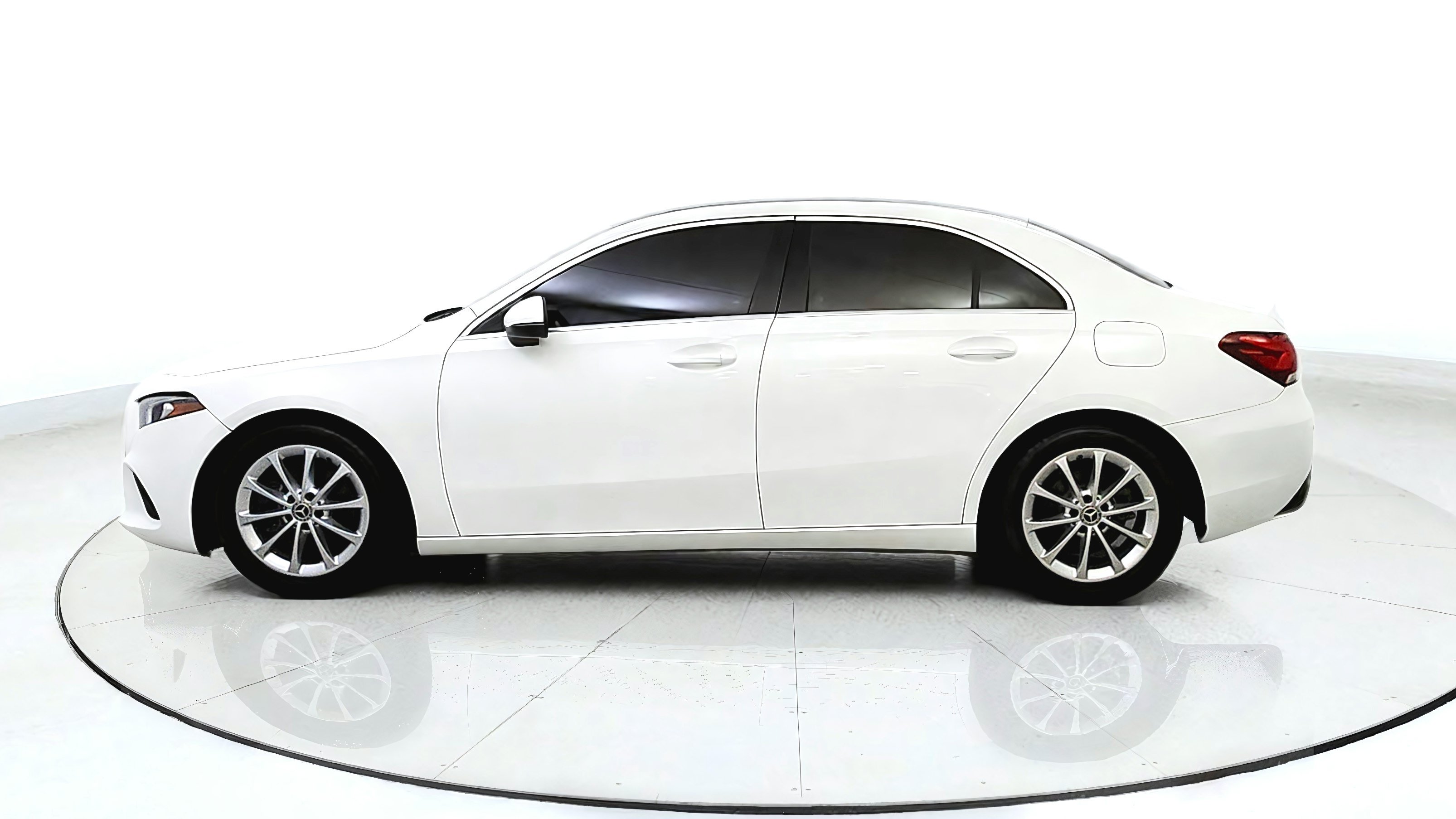 Used 2021 Mercedes-Benz A 220 image 4