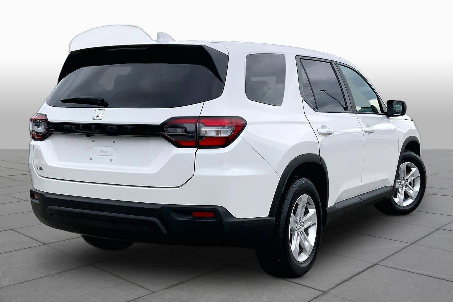 Used 2023 Honda Pilot LX image 13