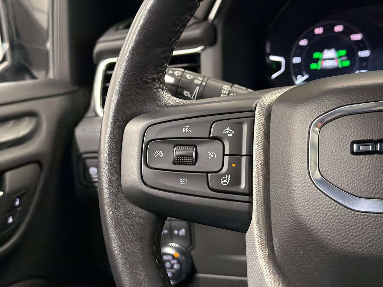 Used 2022 GMC Yukon XL Denali image 28