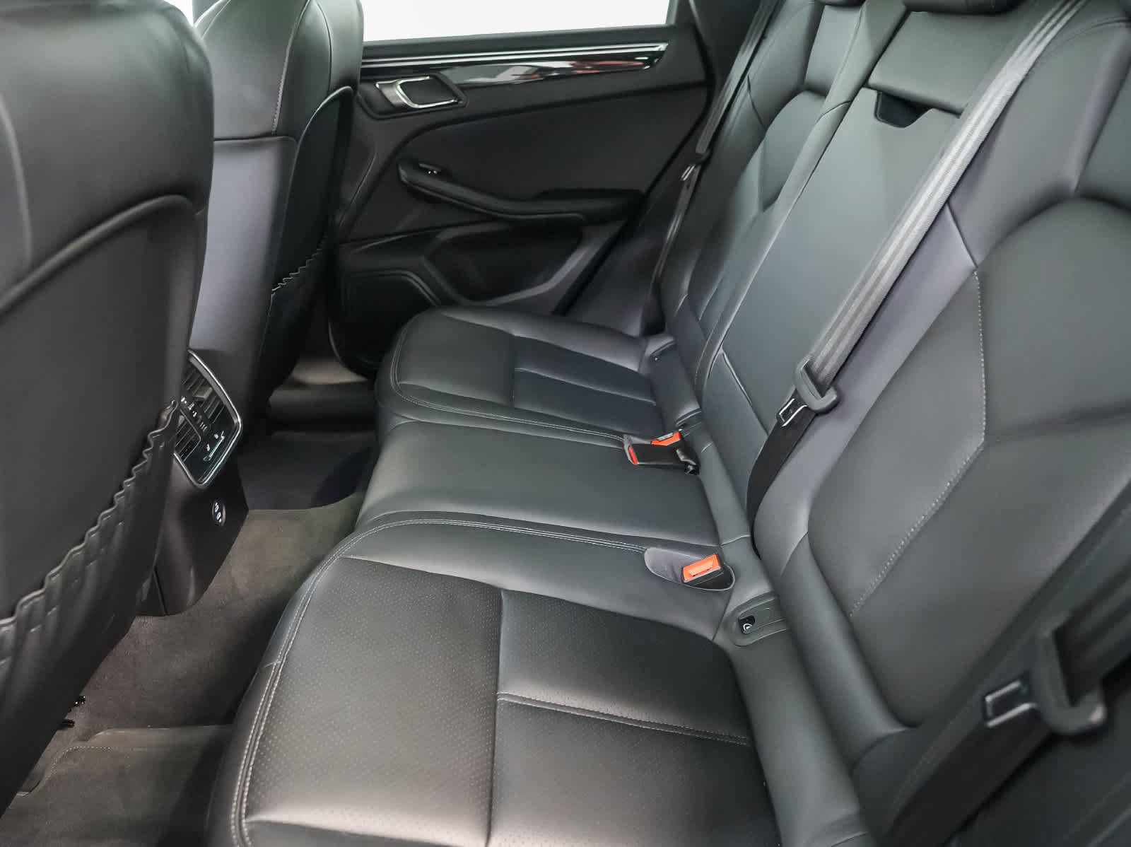 Used 2023 Porsche Macan S AWD/4WD image 19