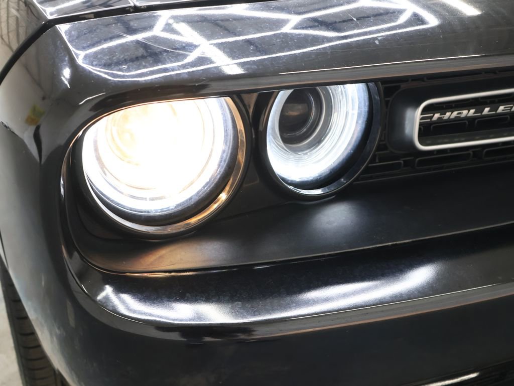 Used 2018 Dodge Challenger R/T RWD image 28